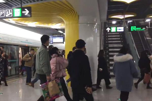 佩德里傷退！記者吐槽：克羅斯為皇馬做的最后一件事，搞傷佩德里