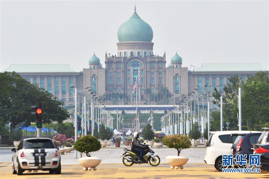 兩頭各一個城堡出動軍隊對立的手游引薦 檢測戰(zhàn)略決議計劃